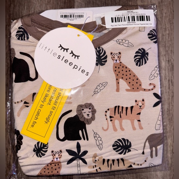 ๐
Big Cats Little Sleepies Lion Tiger Cheetah Jungle Cat 7 / 8 Kids Two Piece PJ - Picture 1 of 4